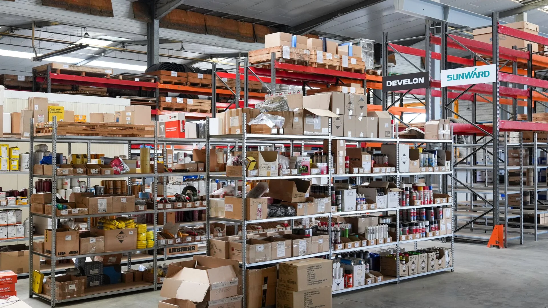 Stock magasin pièces neuves