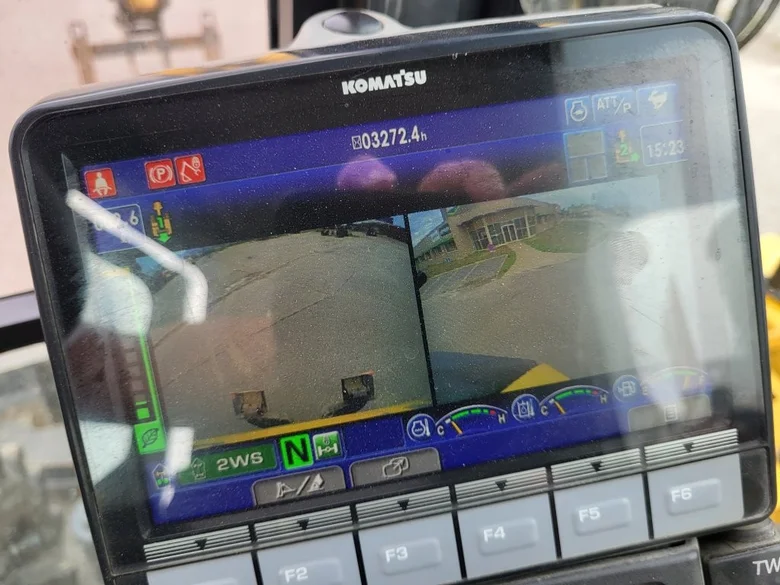 Pelle sur pneus KOMATSU PW98MR