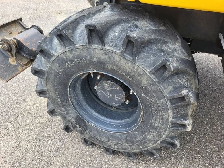 Pelle sur pneus KOMATSU PW98MR