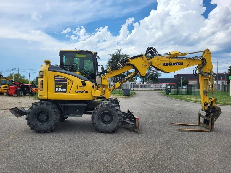 Pelle sur pneus KOMATSU PW98MR