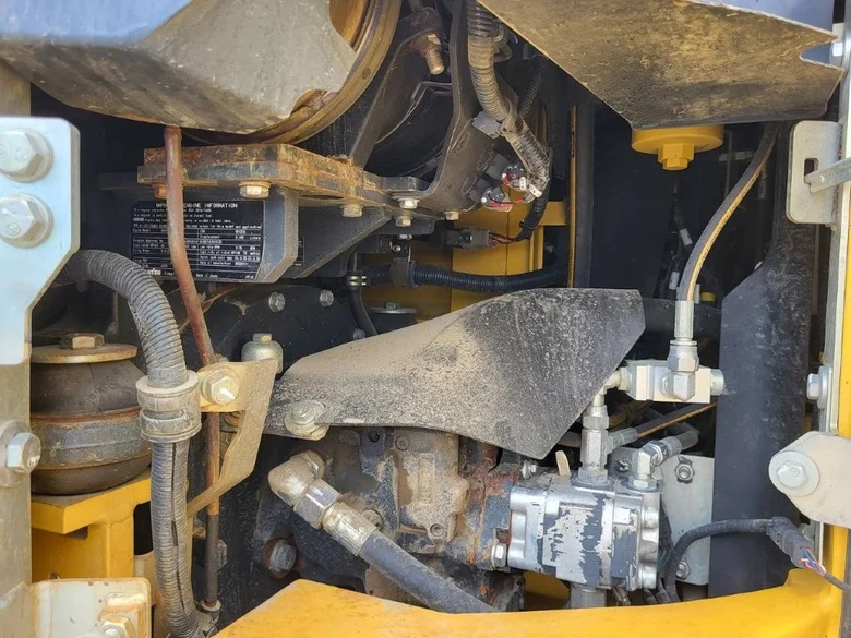 Pelle sur pneus KOMATSU PW98MR
