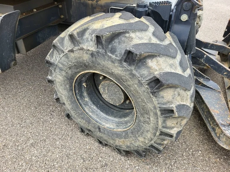 Pelle sur pneus KOMATSU PW98MR