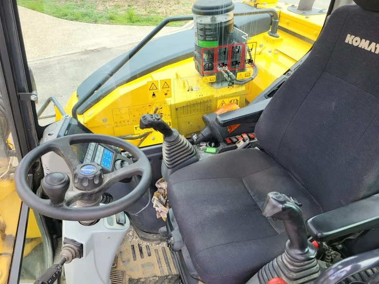 Pelle sur pneus KOMATSU PW98MR