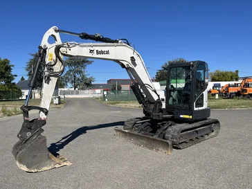 Mini-pelle sur chenilles BOBCAT E85