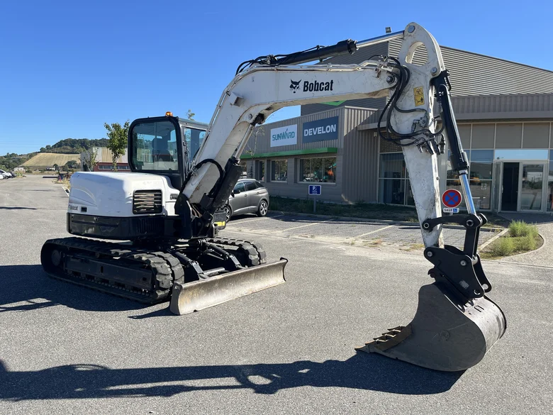 Mini-pelle sur chenilles BOBCAT E85