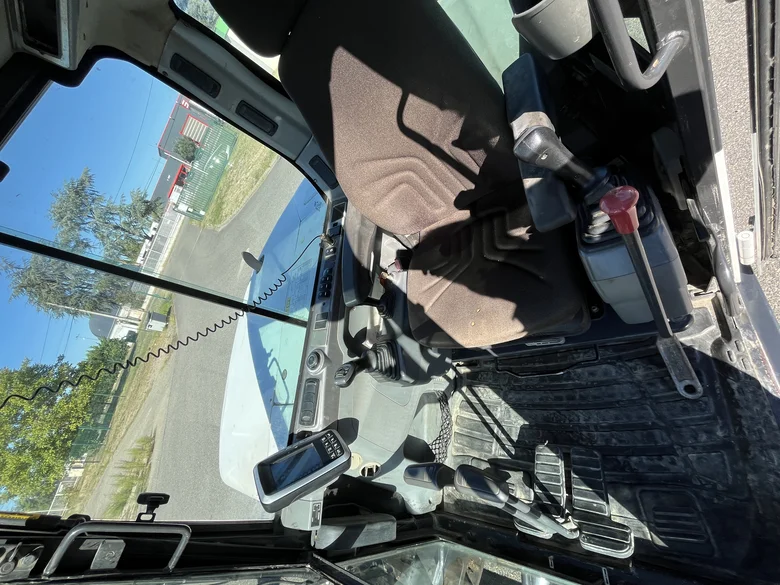 Mini-pelle sur chenilles BOBCAT E85