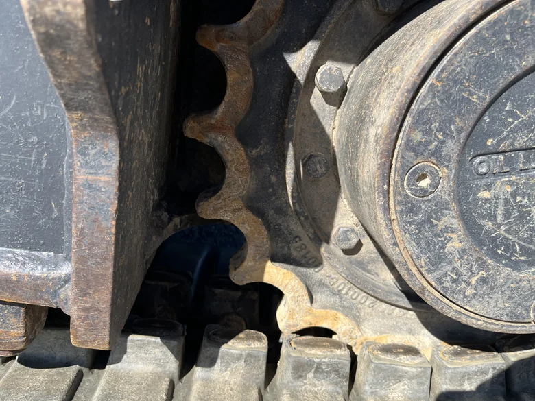 Mini-pelle sur chenilles BOBCAT E85