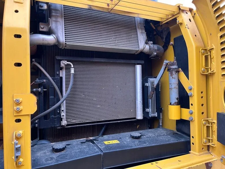 Pelle sur chenilles KOMATSU PC210