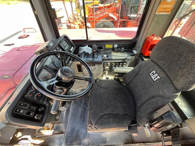 Tombereau articulé CATERPILLAR D400D