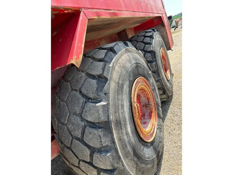 Tombereau articulé CATERPILLAR D400D