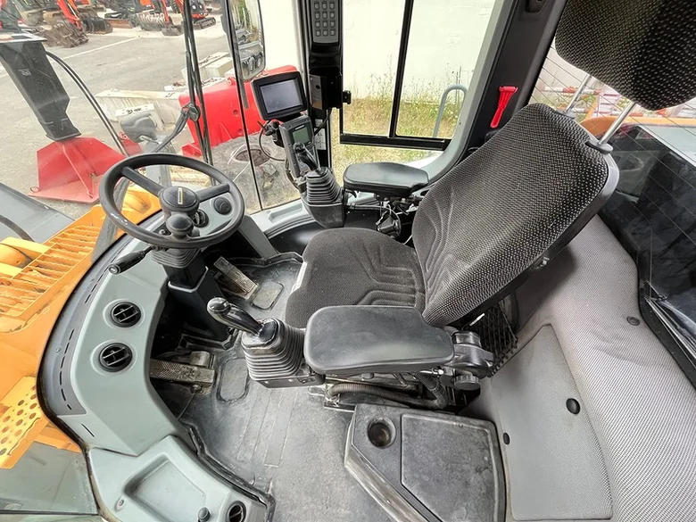 Cargadora sobre neumáticos LIEBHERR L550