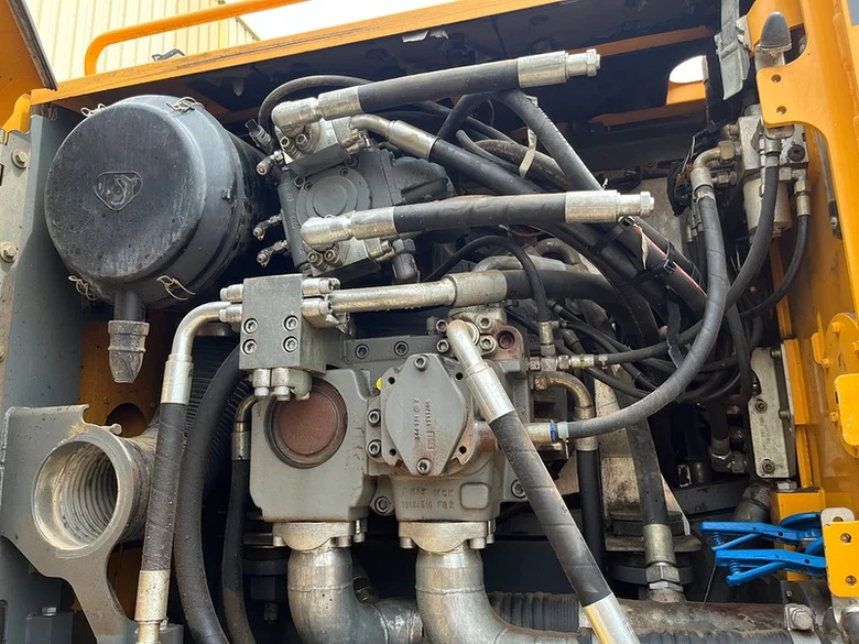 Pelle sur chenilles LIEBHERR R956