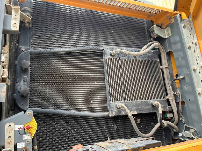 Pelle sur chenilles LIEBHERR R956