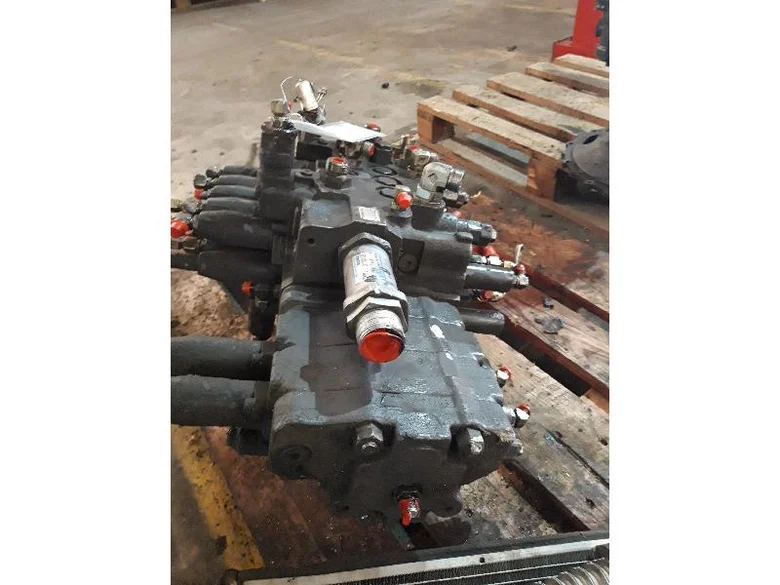 Hydraulic distributor for CASE CX135SR