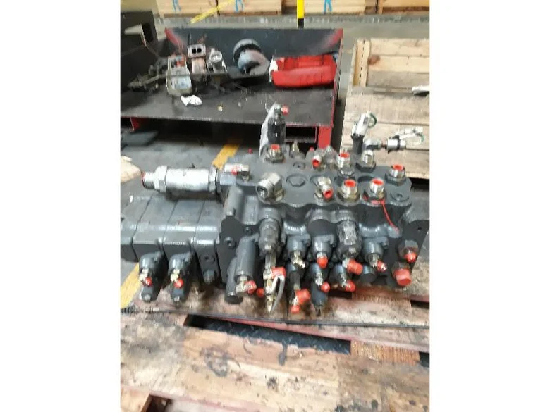 Hydraulic distributor for CASE CX135SR