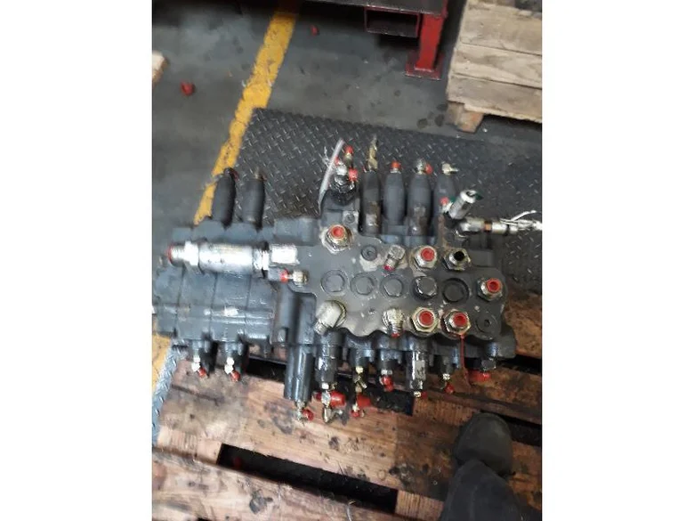 Hydraulic distributor for CASE CX135SR
