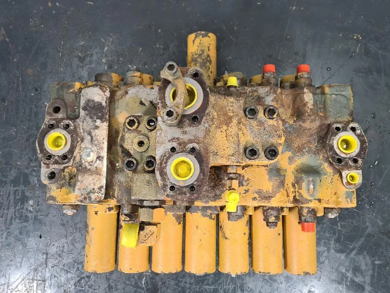 Hydraulic distributor for LIEBHERR A912LI