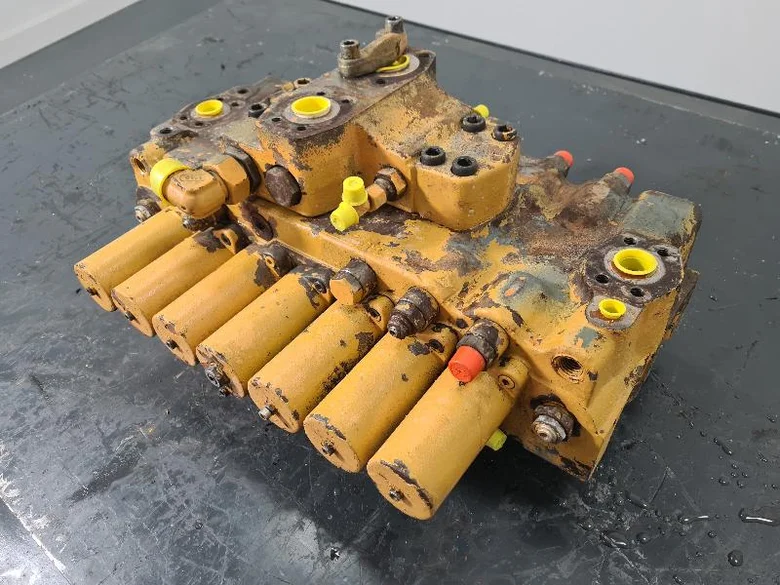 Hydraulic distributor for LIEBHERR A912LI