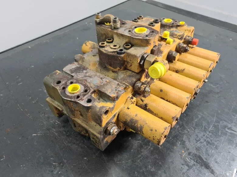Hydraulic distributor for LIEBHERR A912LI