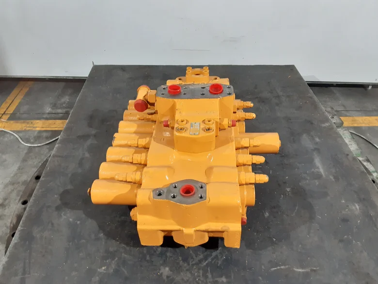 Distributeur hydraulique pour LIEBHERR R912HDSL