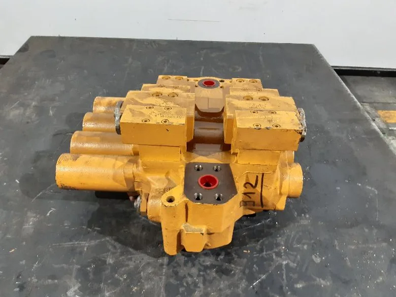 Distribuidor hidráulico para LIEBHERR R912HDSL