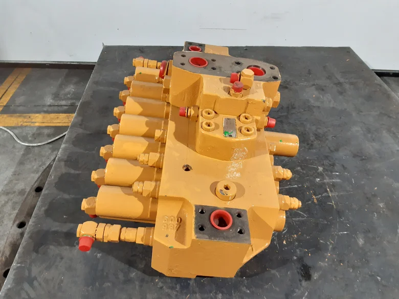 Distribuidor hidráulico para LIEBHERR R922HDSL