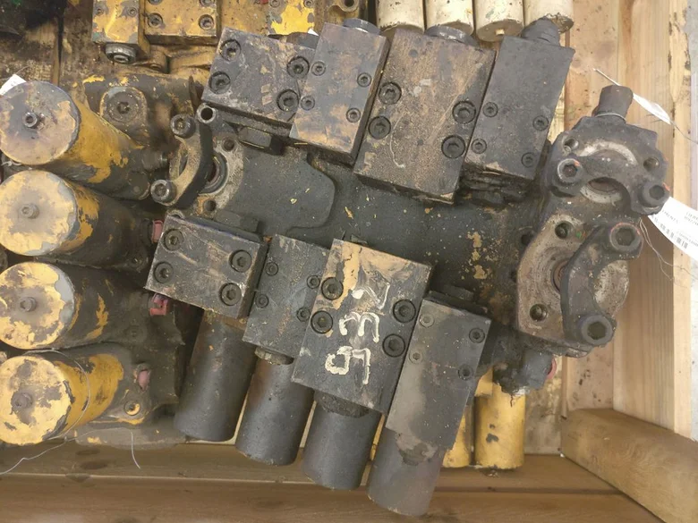 Distributeur hydraulique pour LIEBHERR R922HDSL