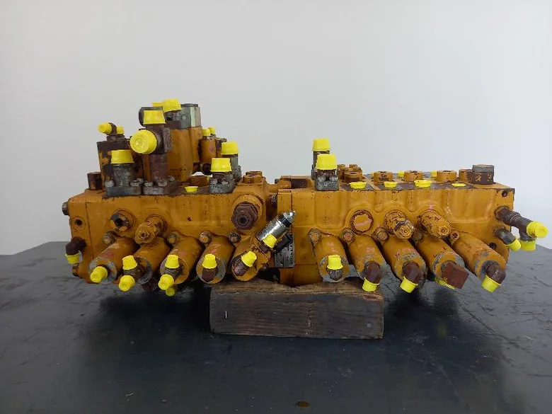 Distributeur hydraulique pour CATERPILLAR 322C