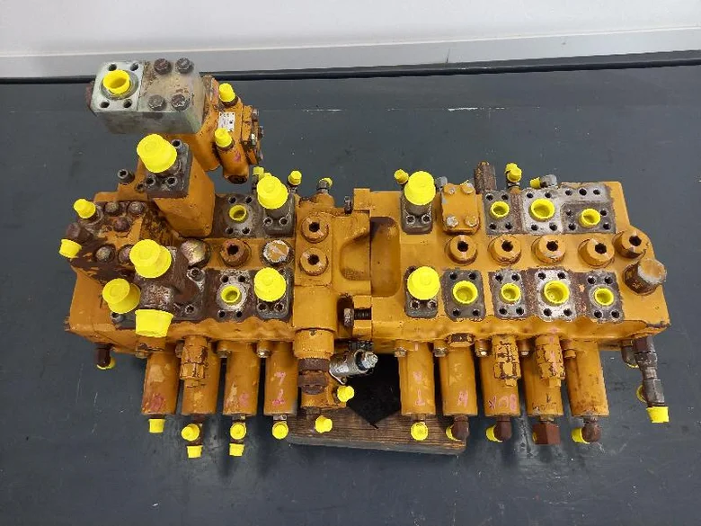 Distributeur hydraulique pour CATERPILLAR 322C