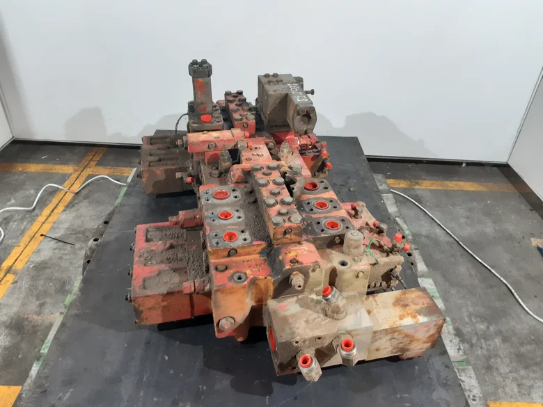 Hydraulic distributor for CATERPILLAR 350