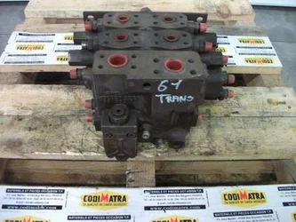 Distributeur hydraulique pour POCLAIN 61