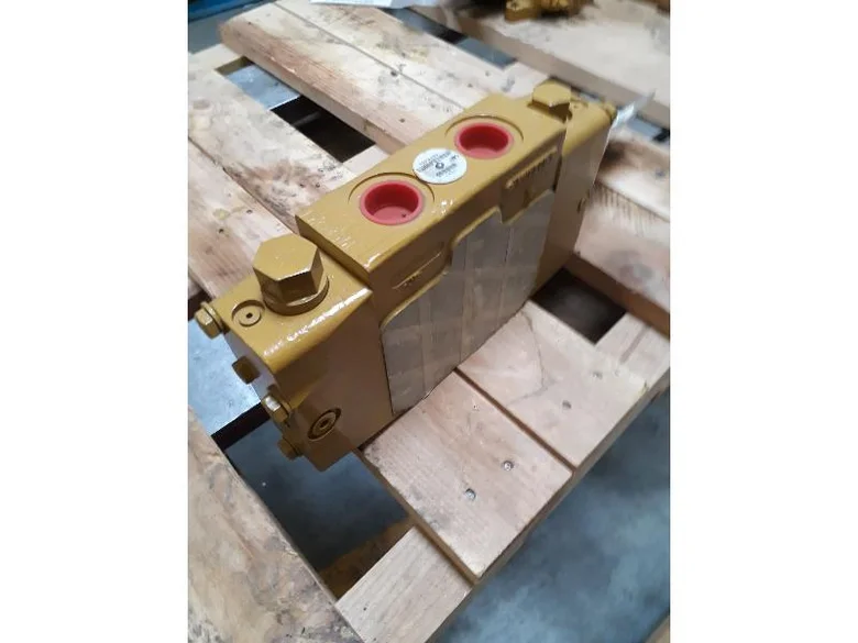 Distributeur hydraulique pour CATERPILLAR 924G