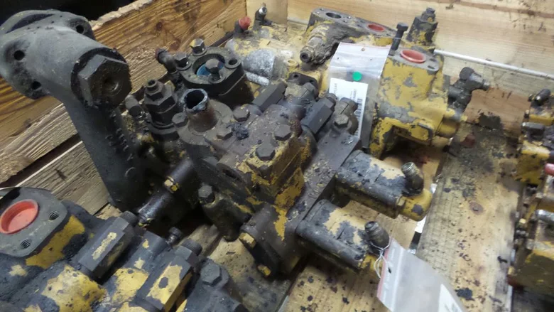 Distributeur hydraulique pour CATERPILLAR 950F