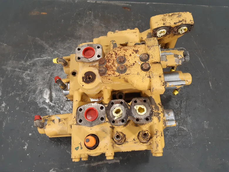 Distributeur hydraulique pour CATERPILLAR 963C