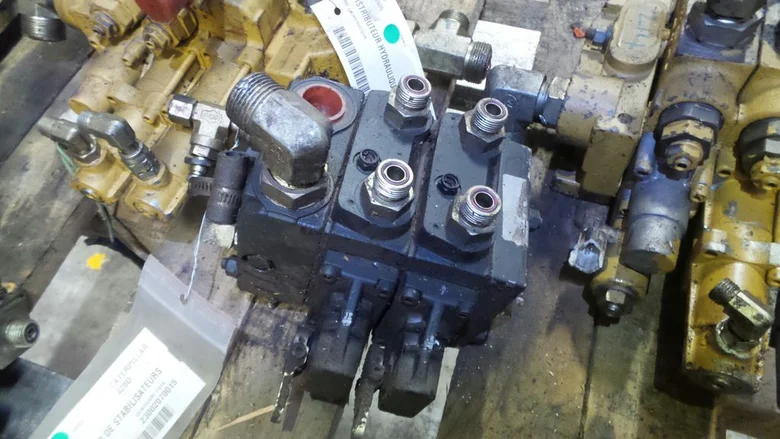 Distributeur hydraulique pour CATERPILLAR 428D