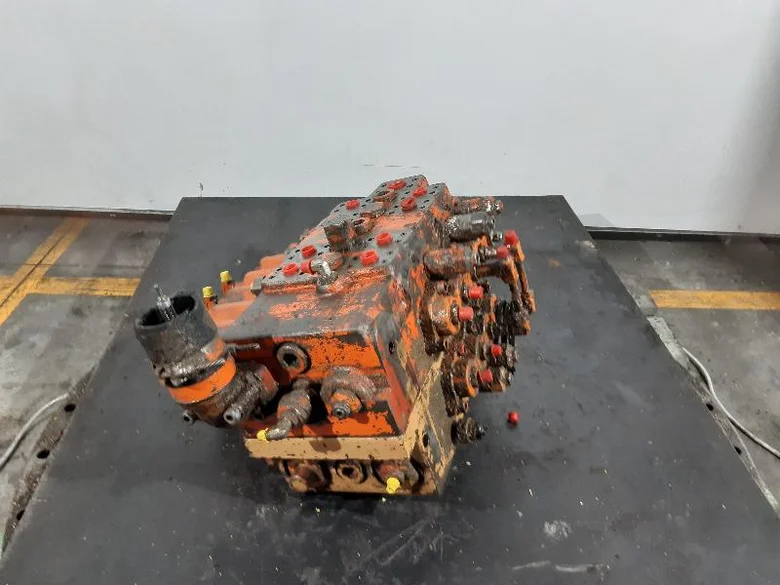 Hydraulic distributor for FIAT HITACHI FH300-2