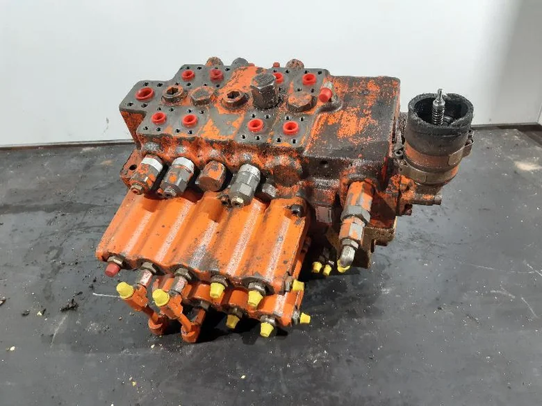 Hydraulic distributor for FIAT HITACHI FH300-2