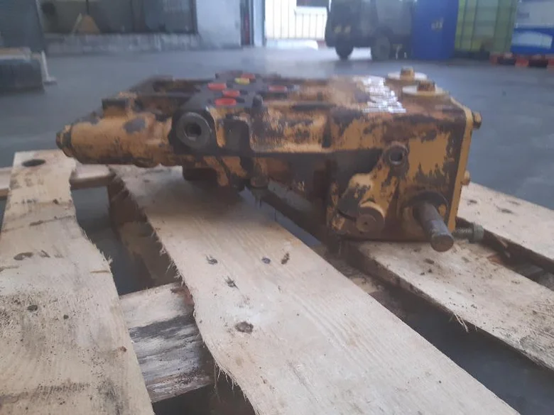 Distributeur hydraulique pour CATERPILLAR D5H