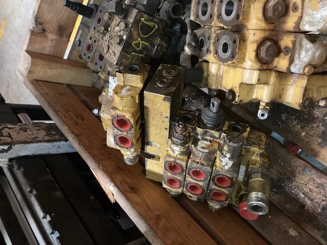 Distribuidor hidráulico para CATERPILLAR D6MXL