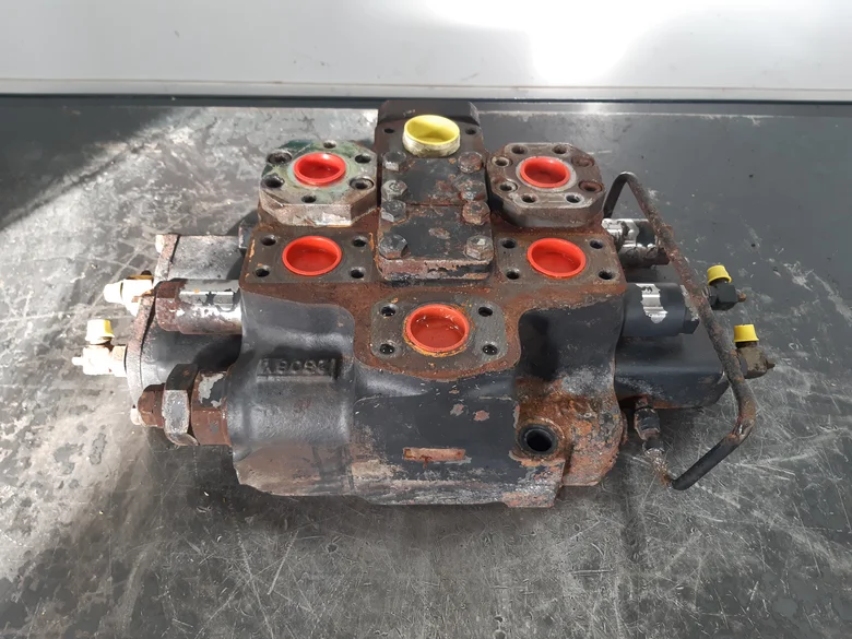 Distribuidor hidráulico para KOMATSU WA500-3H