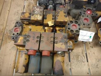 Distributeur hydraulique pour LIEBHERR R962