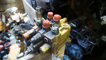 Distributeur hydraulique pour CASE WX150