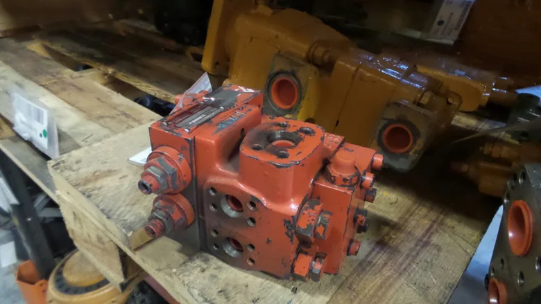 Distributeur hydraulique pour POCLAIN 75CKB
