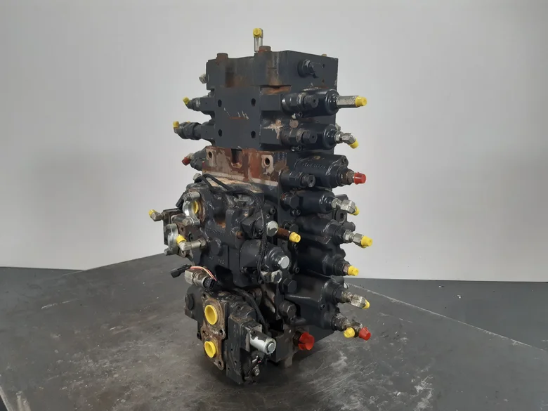 Distributeur hydraulique pour KOMATSU PC228USLC-10