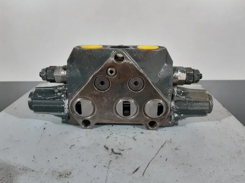 Distribuidor hidráulico para LIEBHERR A914