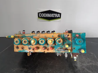 Distributeur hydraulique pour CASE WX165