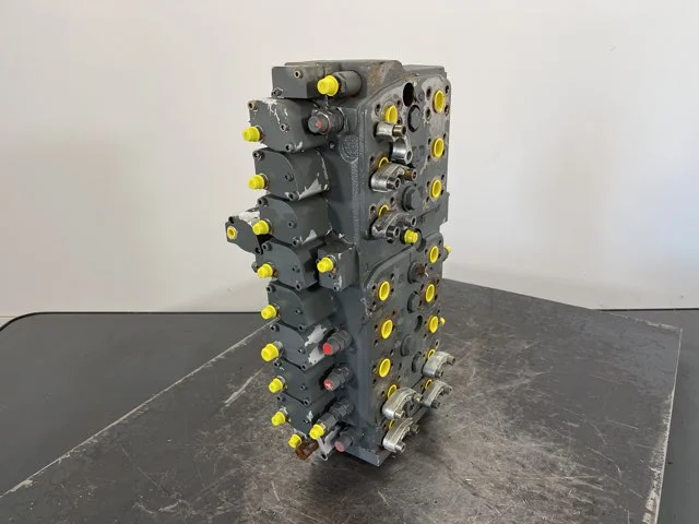 Distributeur hydraulique pour LIEBHERR R906