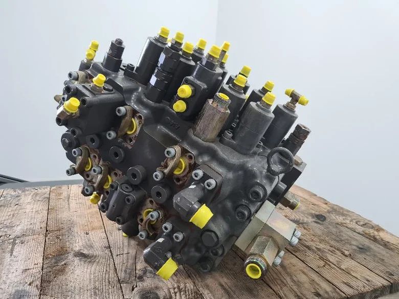 Distributeur hydraulique pour VOLVO ECR235DL