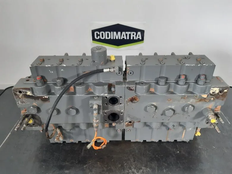 Distributeur hydraulique pour LIEBHERR R974C