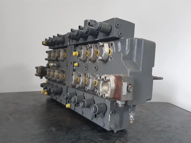 Distributeur hydraulique pour LIEBHERR R974C
